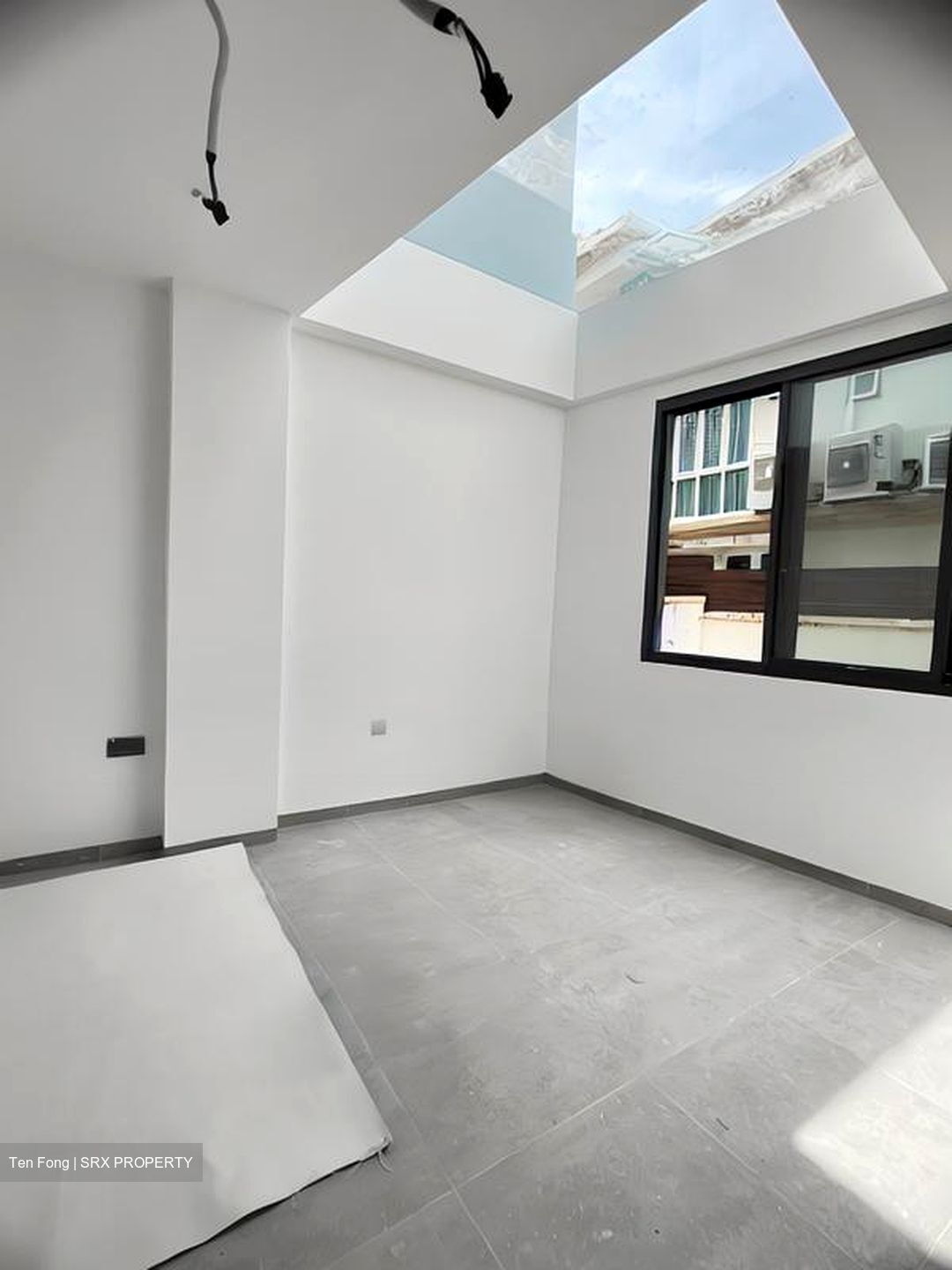 Simon Lane (D19), Terrace #534645221